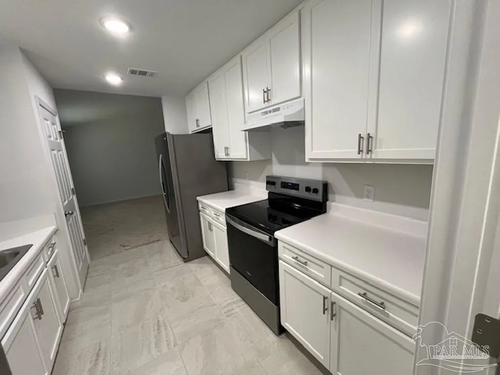 3 bed, 2.0 bath, 1400 sqft, $1,795 — Photo 3