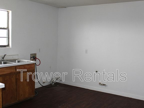 3rd image of 2738 Hilltop Dr