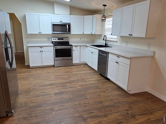 5th image of 401 Gateway Ave