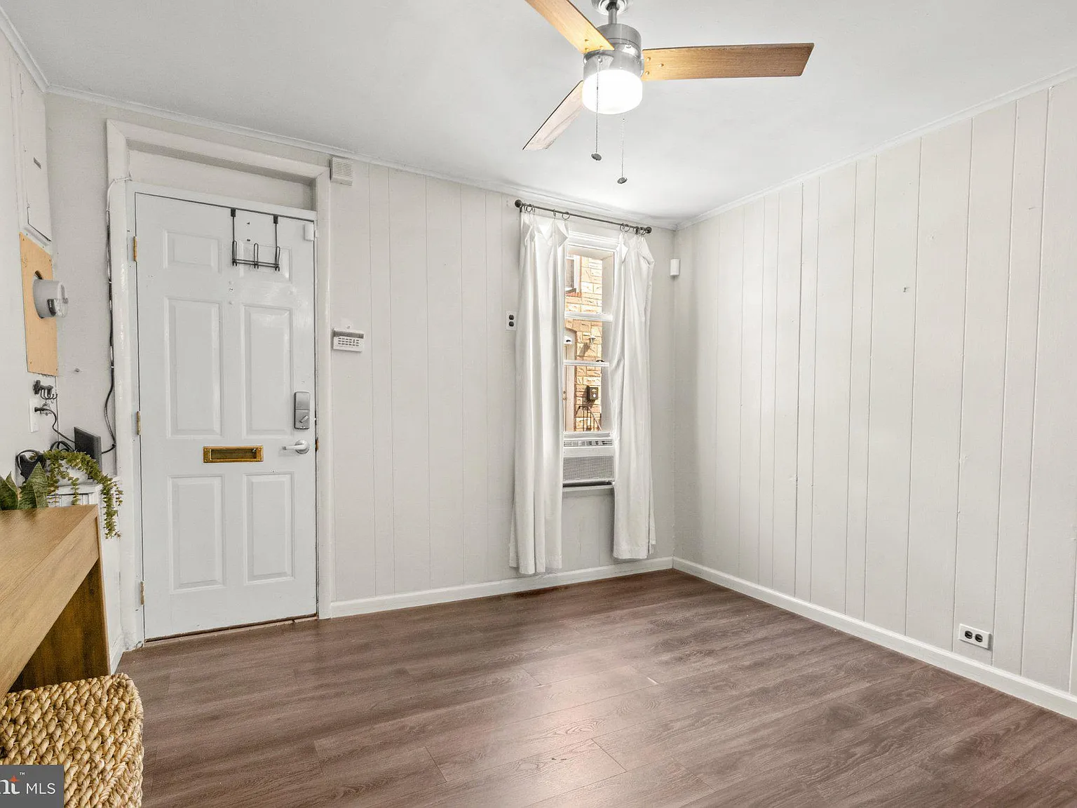2 bed, 1.0 bath, 950 sqft, $1,900 — Photo 4