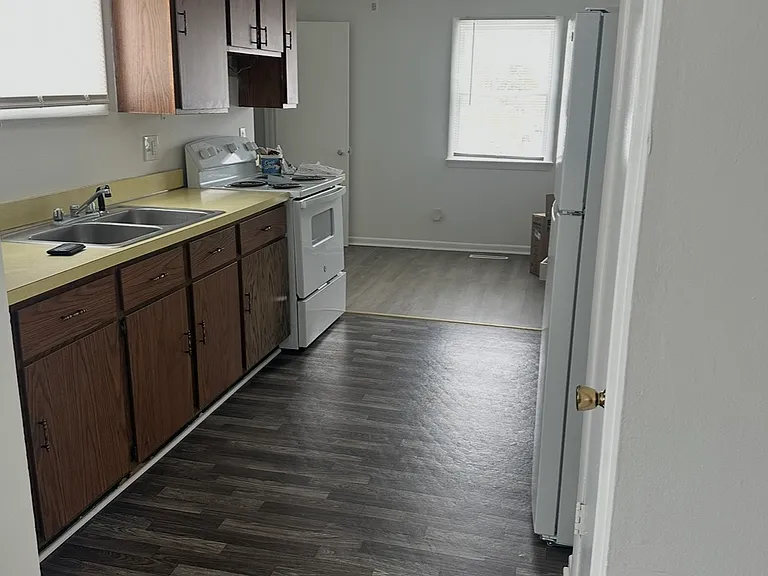22100 Point Lookout Rd #14B — Photo 1