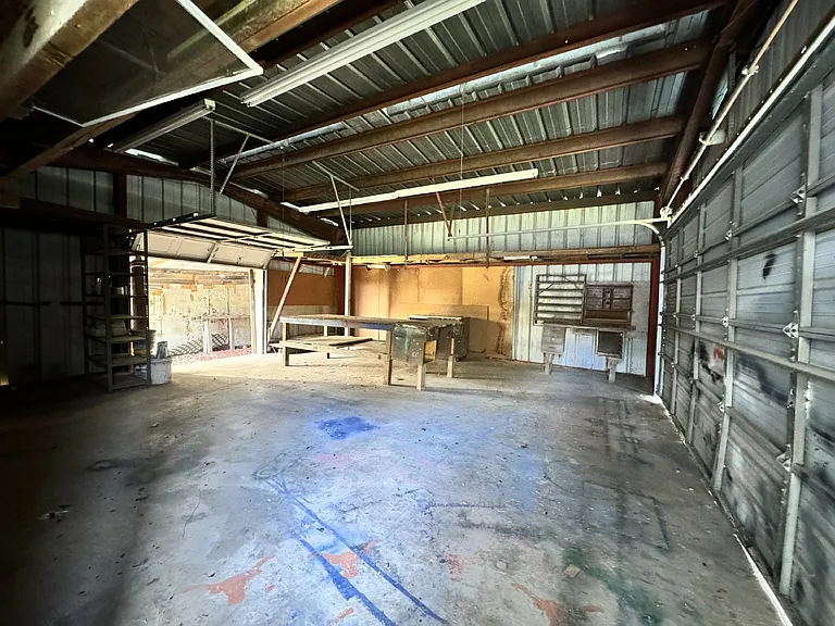 140 Towne West Dr — Photo 36