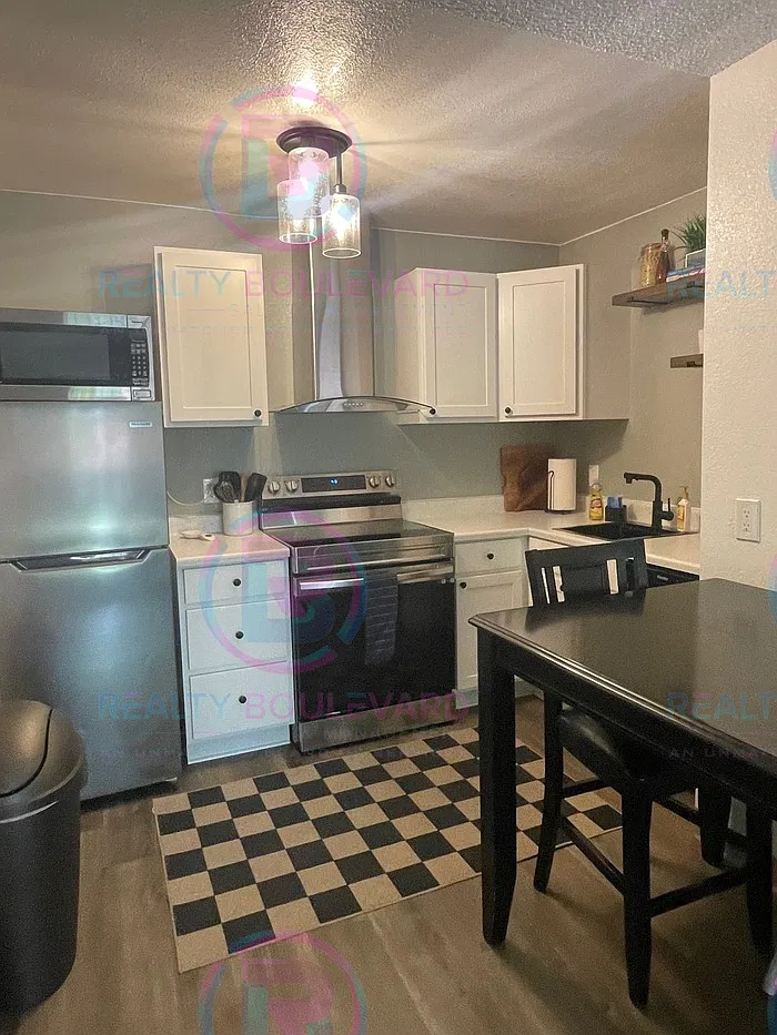 Studio, 1.0 bath, 409 sqft, $1,375 — Photo 2