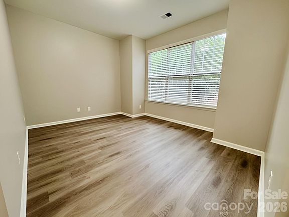 5th image of 11198 Bridgewater Dr
