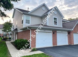 293 Regal Ct, Roselle, IL 60172