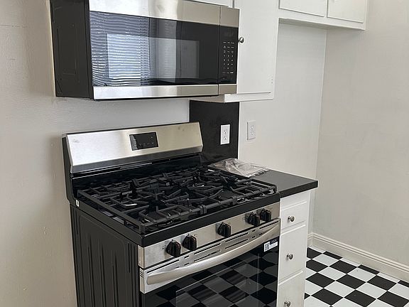 5th image of 540 N Clybourn Ave APT A