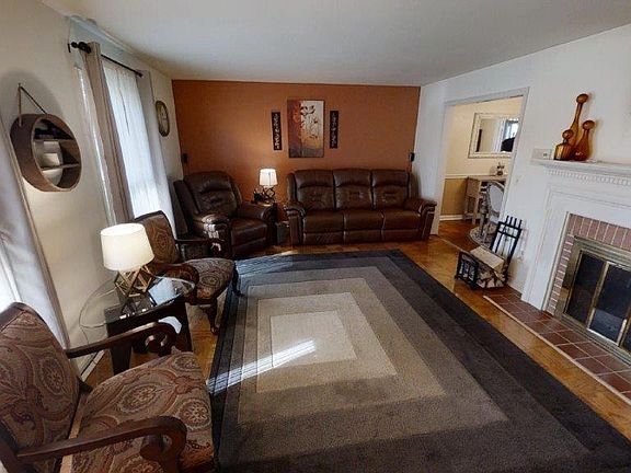 3rd image of 1016 Chatterton Dr