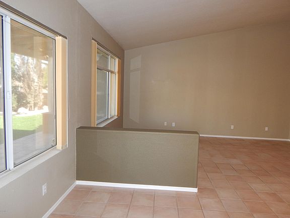 4th image of 1028 S Suncove Dr