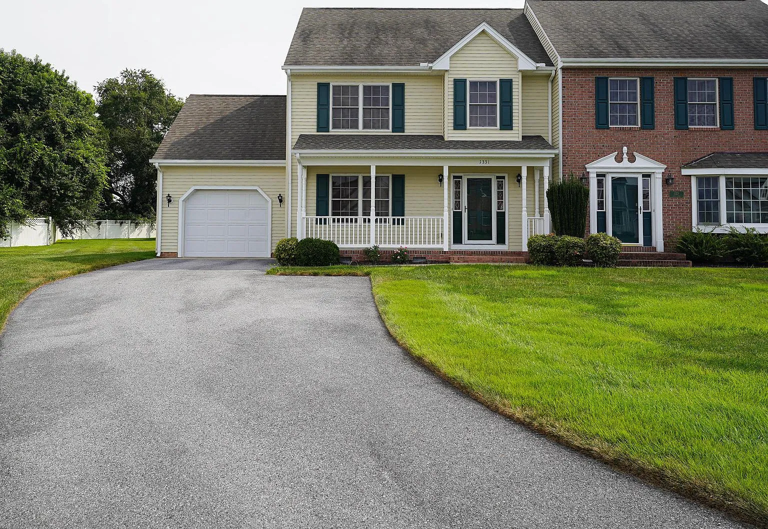 3 bed, 2.5 bath, 1366 sqft, $1,895 — Photo 2