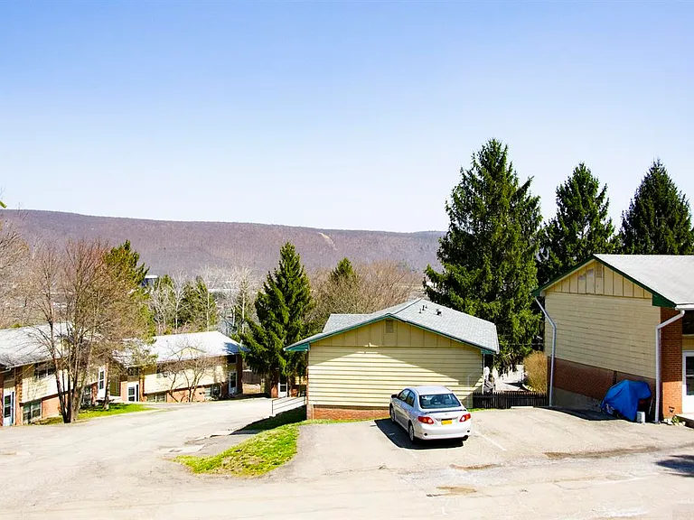 Mountain Ridge Townhouses — Photo 26