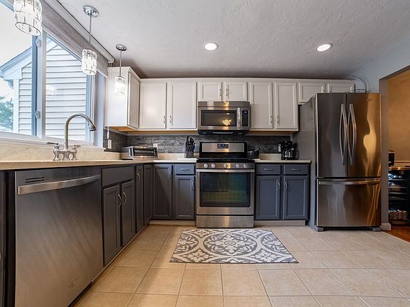 4th image of 23 Gaslight Ln #23