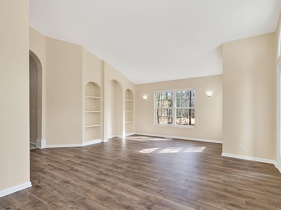 5th image of 405 Ryans Ln