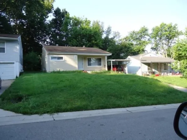 132 Becker Dr, Saint Louis, MO 63135