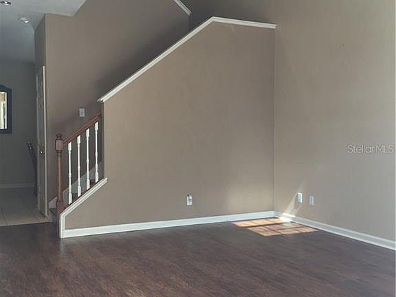 2nd image of 802 Carlyle Ln