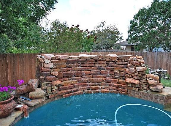 3rd image of 2003 Barnett Dr