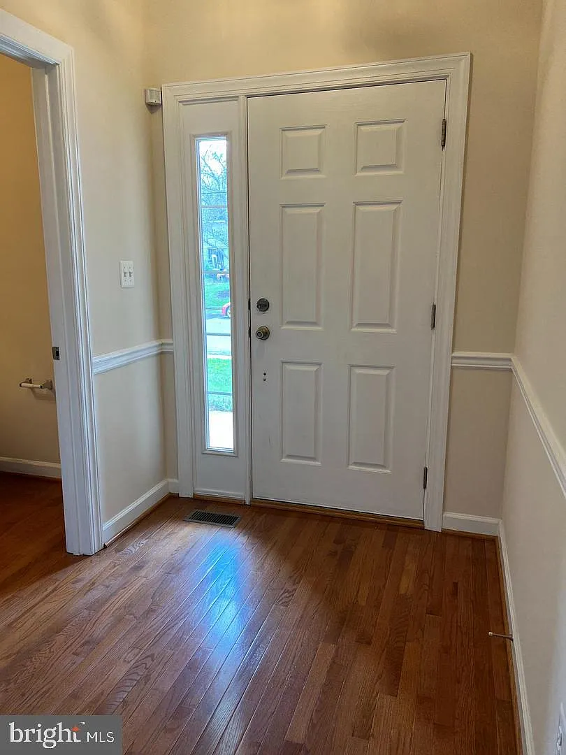 4 bed, 3.5 bath, 2817 sqft, $4,300 — Photo 3