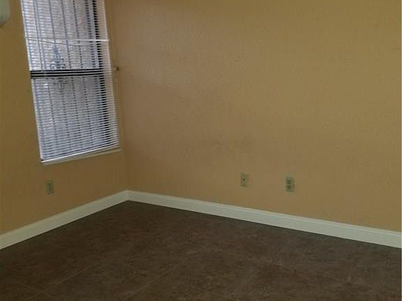 4th image of 480 Elm Dr Unit 105
