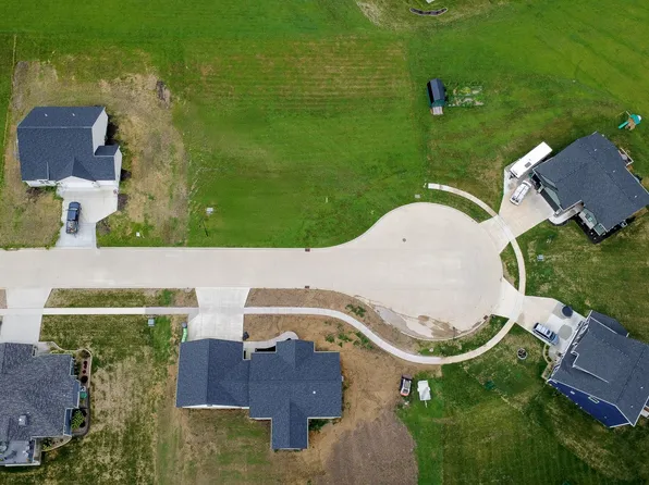 1912 Greenbelt Dr, Oskaloosa, IA 52577
