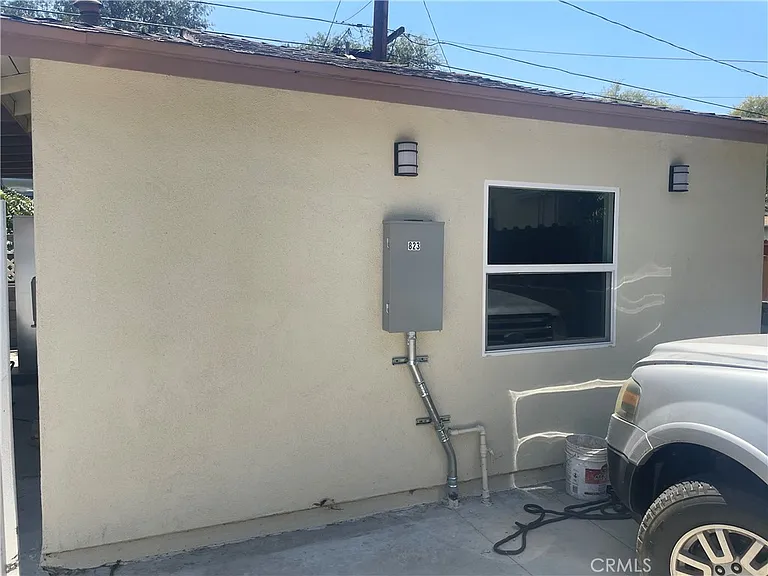823 W Courtland Dr — Photo 2