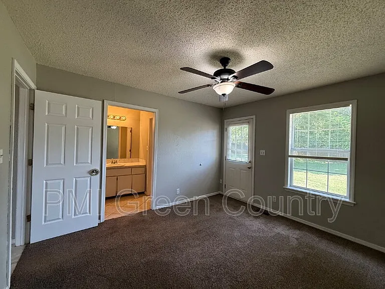 900 W Norman St — Photo 15