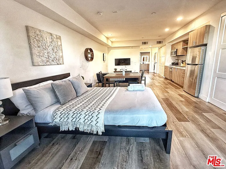 723 S Saint Andrews Pl #504 — Photo 8