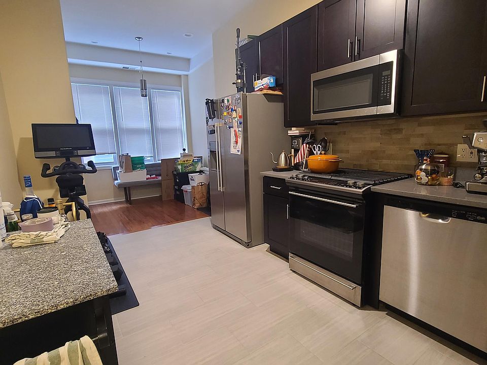 1st image of 1028 N Paulina St APT 1F