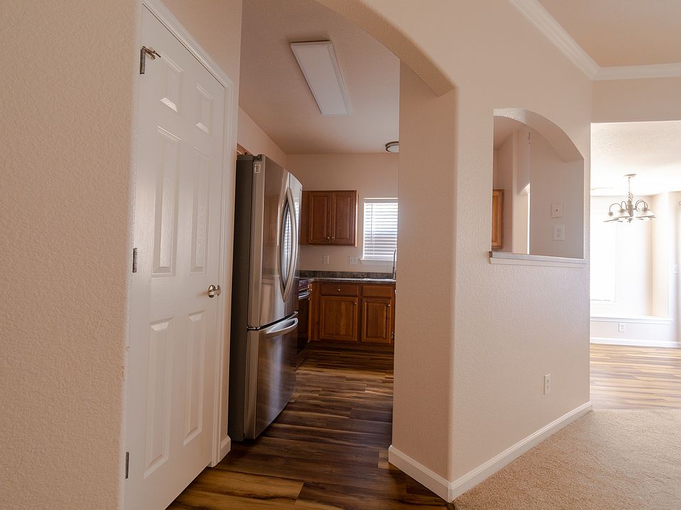 Entry to kitchen from front door area