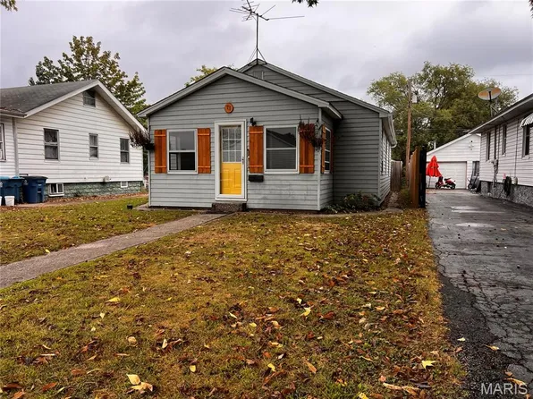 71 Carstens Ave, Wood River, IL 62095