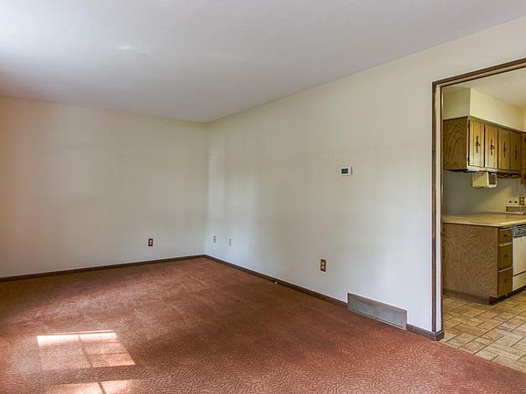 4th image of 3676 Mary Lou Ln N