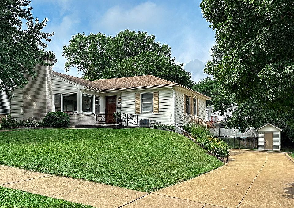 1st image of 1085 Wood St