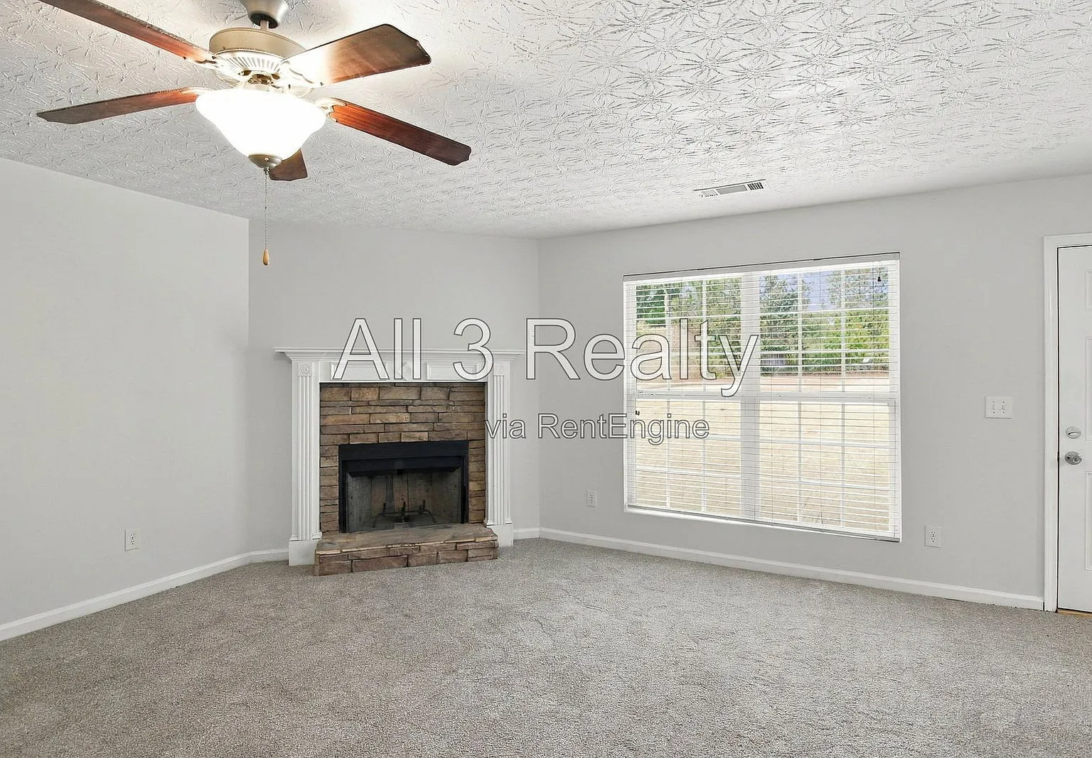 4 bed, 2.5 bath, 1913 sqft, $1,895 — Photo 4