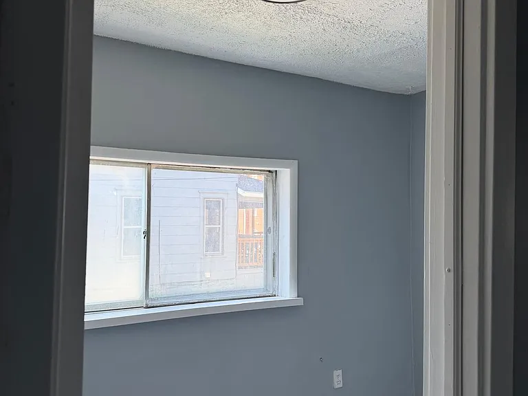 375 Allyn St — Photo 12