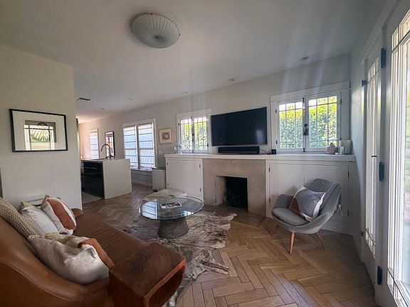 3rd image of 3816 Edenhurst Ave