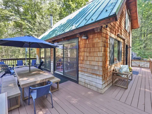 136 E Otter Dr, Tolland, MA 01034