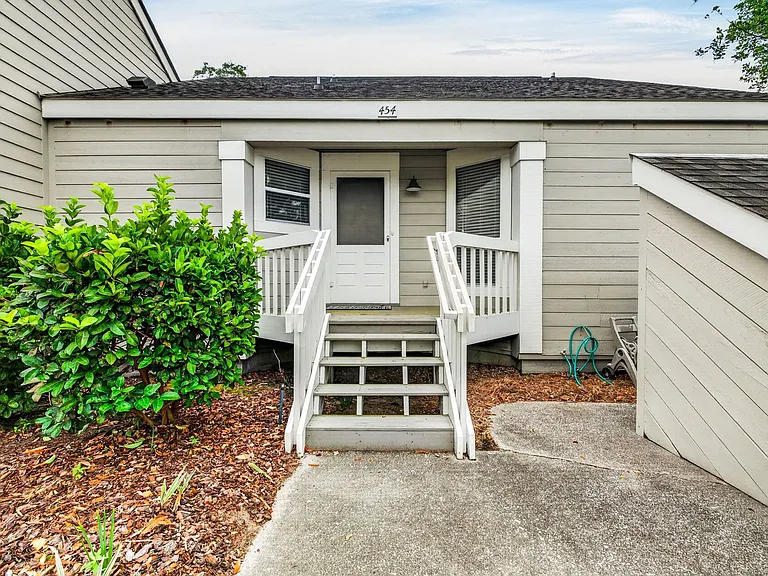 454 Double Eagle Trce — Photo 3