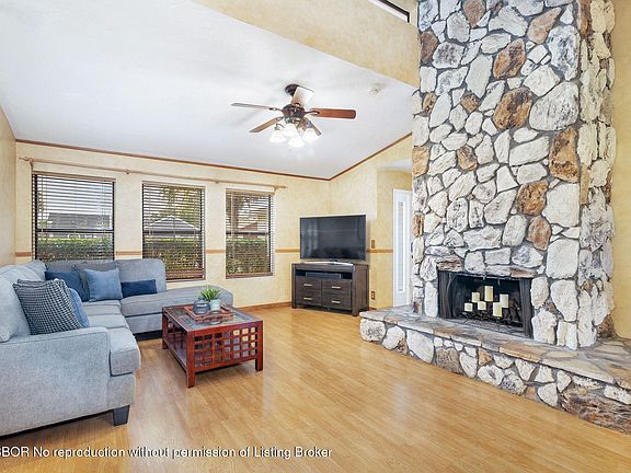 5th image of 2558 Canterbury Dr S