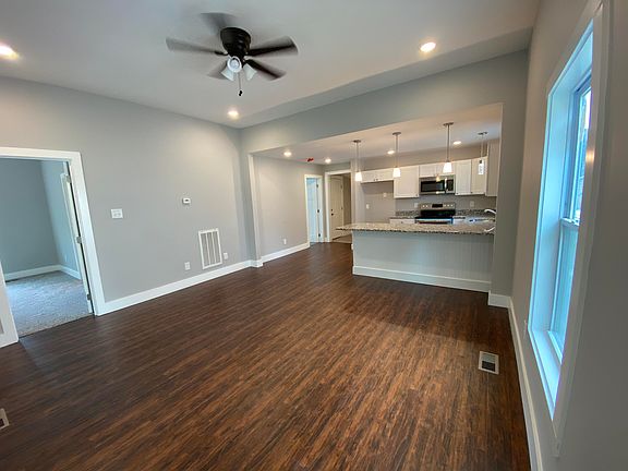 5th image of 407 E Woodland Ave