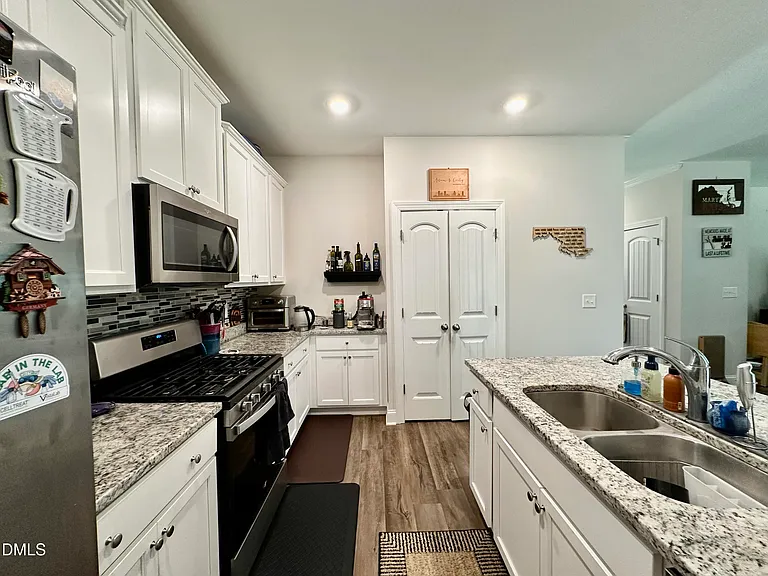 924 Weatherby Ln — Photo 8