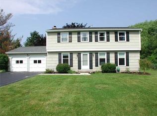 13 Saint James Dr, Webster, NY 14580