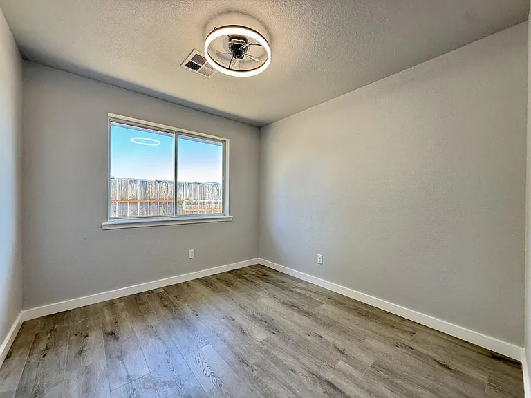 1762 SW Allen Creek Rd #B — Photo 7