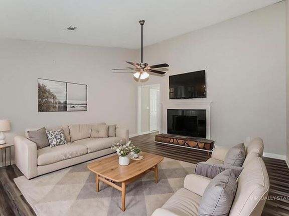 3rd image of 25 Tanglewood Ct