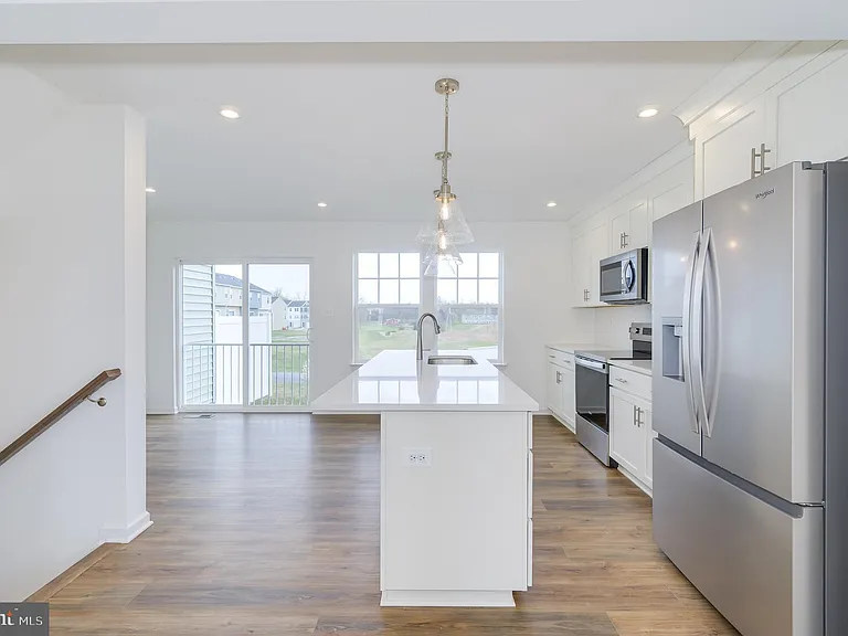 519 Fontana Cir — Photo 17