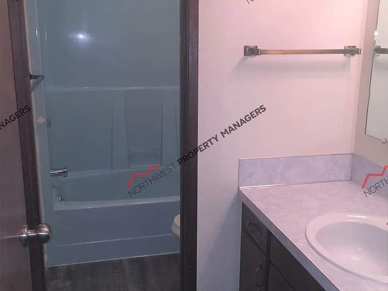 723-725 S Gold St — Photo 11