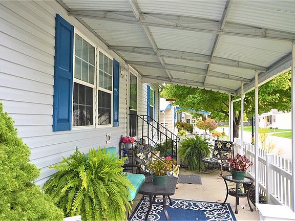 5th image of 12 Cherry Ln #12