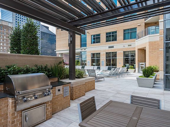 Pool Deck - BBQ & Seating