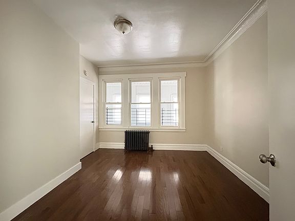 3rd image of 86 Willoughby St Floor 2