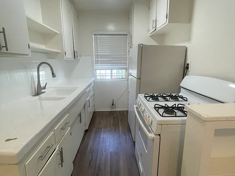 131 S Carondelet St #10 — Photo 3