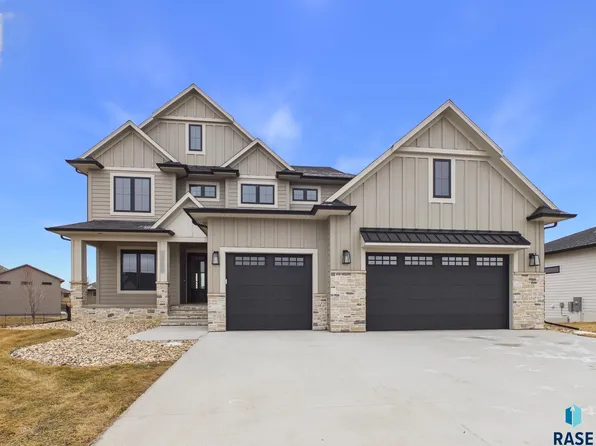 2408 S Galena Ct, Sioux Falls, SD 57110