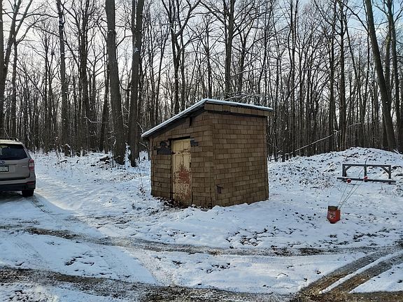 5th image of 137 Pine Hill Ln