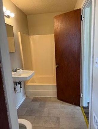 5th image of 28 Scottie Ct #B